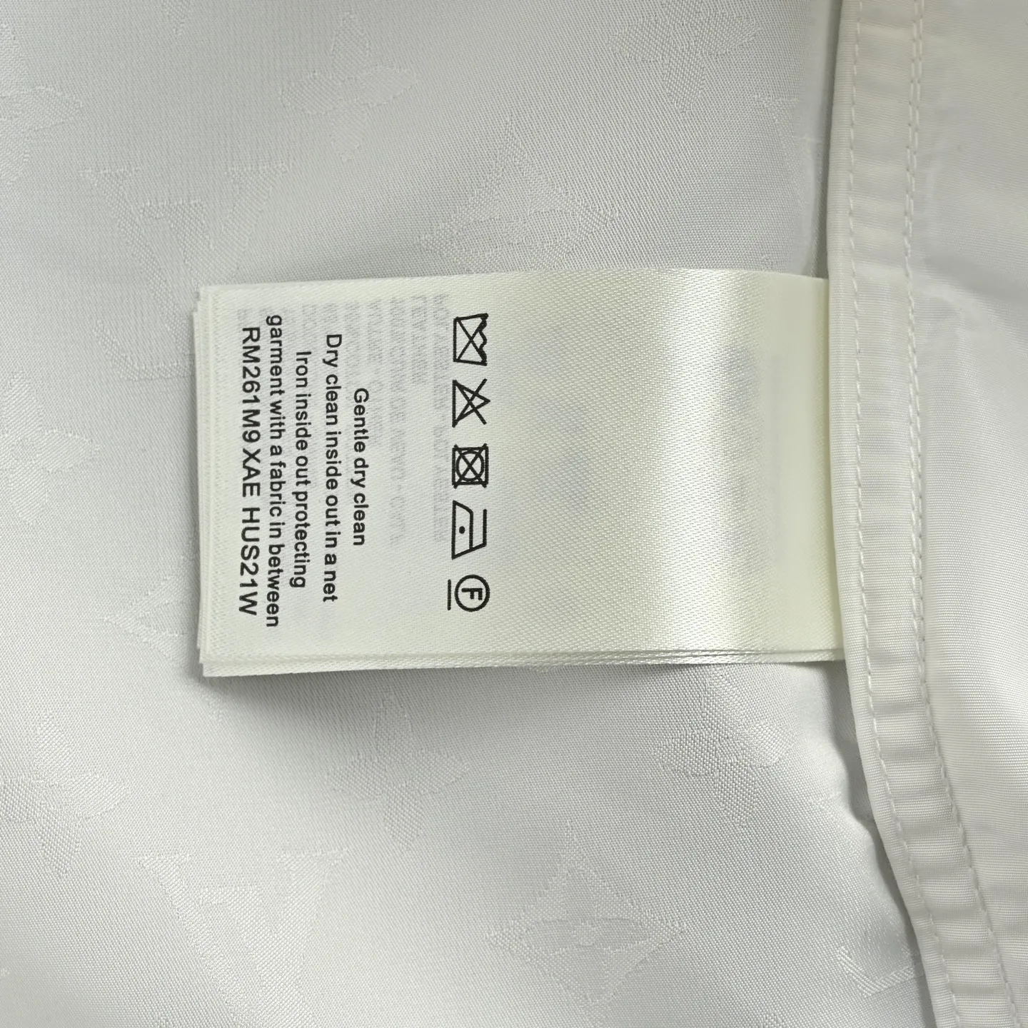 Louis Vuitton/ White